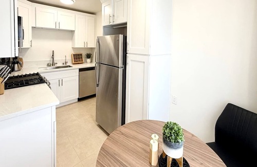 Little Italy Apartment | Heart of the City | Walk to Little Italy