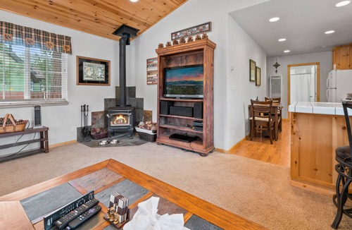 Woodlands Cabin | Heavenly Daze - Cute and cozy cabin with hot tub and large fenced yard