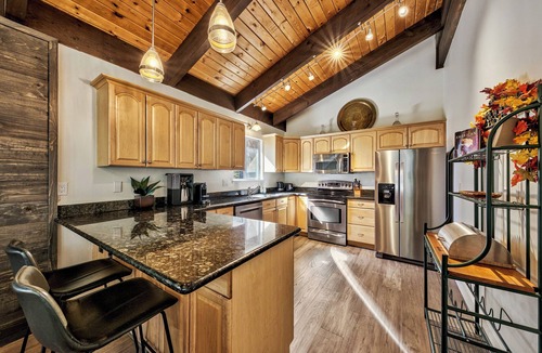 South Lake Tahoe House | Heavenly Horizon Chalet dog friendly