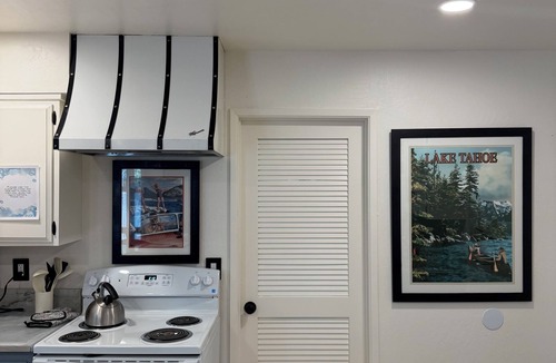 Bijou Park House | Hidden Gem 4-bedroom house in South Lake Tahoe near the beach, and Heavenly.