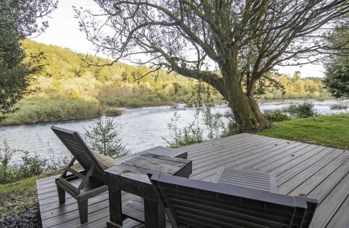 Crescent City House | Hidden gem vacation home on Smith River! 15min from Ocean & Redwoods State Park!