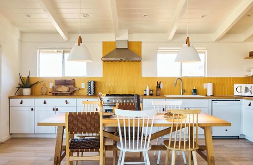 Pioneertown House | High Desert Luxury Retreat-Stars, Sunsets, Pool & Hot Tub near Pappy & Harriet’s