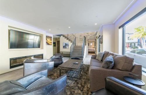 Balboa Peninsula House | High End Luxury Near The Bay & Beach home