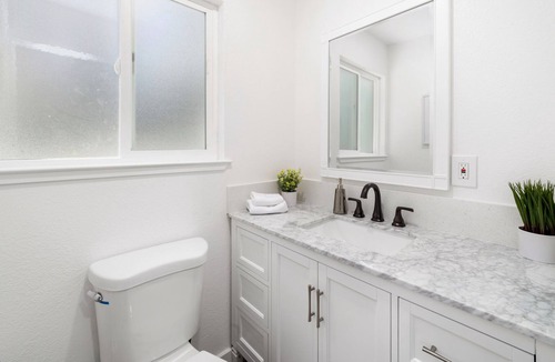 Citrus Heights House | High Vaulted Ceiling w/ Ping Pong Sun Rm & Parking