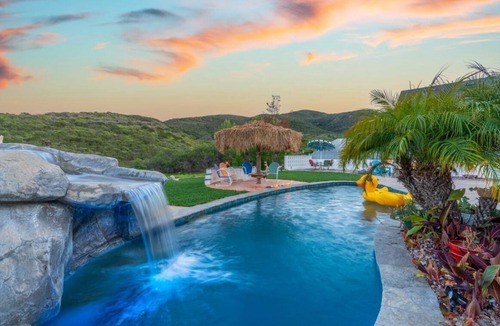 San Carlos House | Hiker’s Paradise! Heated Pool, fire pits, and views