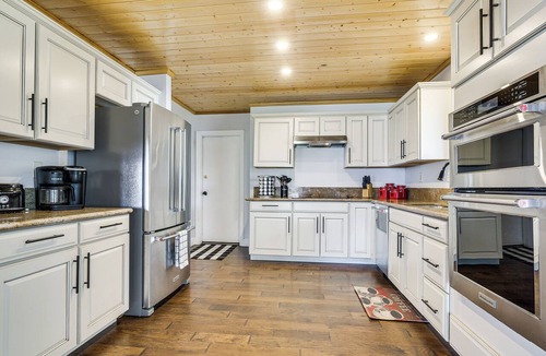 Stallion Springs House | Hiking, Wineries & More! Mtn-View Gem in Tehachapi