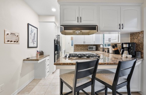 Middletown House | Hills Hideaway by CoastVH - Luxury Midtown 3br