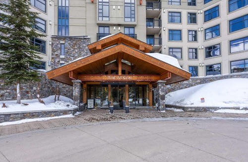 Mammoth Lakes House | Hillside #508 - Cozy Studio w King Bed Fireplace & Kitchenette