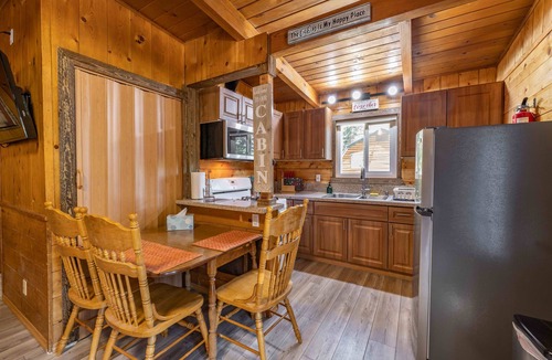 Running Springs Cabin | Hilltop cabin-7 miles from Lake arrowhead +6.5 miles from Snow Valley Ski Resort