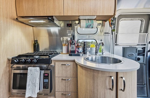 Coarsegold House | Hilltop Foothill Retreat & Airstream with Jacuzzi