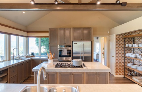 Glen Ellen House | Hilltop Pool + Patio + Panoramic Views | Wine Country Retreat | Sonoma Sunshine