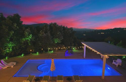 Fallbrook Villa | Hilltop Villa & Guesthouse, Pool Oasis, Pickleball Court