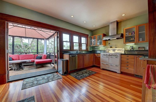Belmont Heights House | Historic Craftsman Pet Friendly Sleeps 6