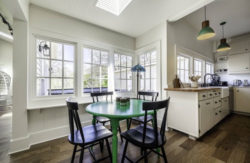 Ashland House | Historic Dunn Ranch Ashland Oregon. Sleeps 12 to 14 Great for large groups.