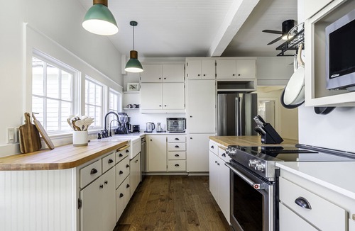 Ashland House | Historic Dunn Ranch Ashland Oregon. Sleeps 12 to 14 Great for large groups.