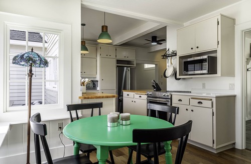 Ashland House | Historic Dunn Ranch Ashland Oregon. Sleeps 12 to 14 Great for large groups.