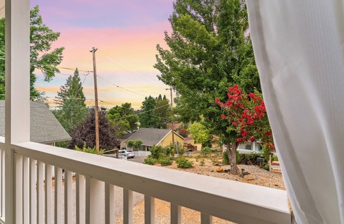 Grass Valley House | Historic Gold Rush Cottage - Amazing Porch, Patio & Walk to Downtown