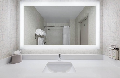 Midway-Pacific Highway Hotel | Holiday Inn Express San Diego - SeaWorld Area by IHG