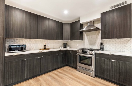 Hollywood House | Hollywood Hideaway - Central to Famous Hot Spots -3Bedrooms -4Beds, 3Full Baths