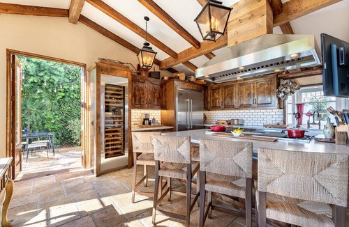 Hollywood Dell House | Hollywood Hills Retreat | Views, Chef's Kitchen, Walk to Hollywood Bowl + Parking