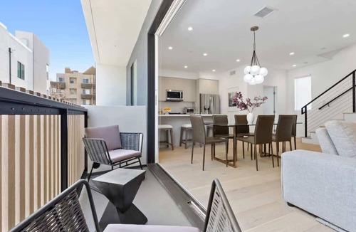 Hollywood House | Hollywoodland #2 by Stay Awhile Villas