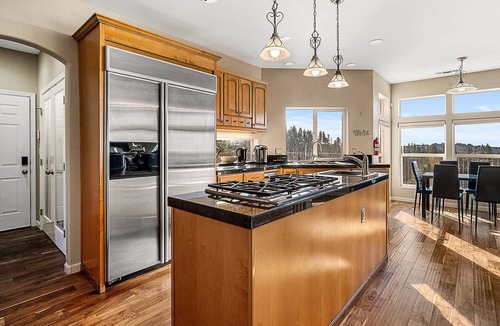 Placerville Villa | House in Bedford Woods