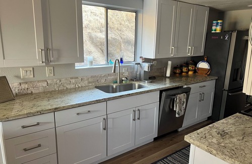 Lemon Cove House | House on Hill Top. Great views. A peaceful getaway! With Pickleball court!
