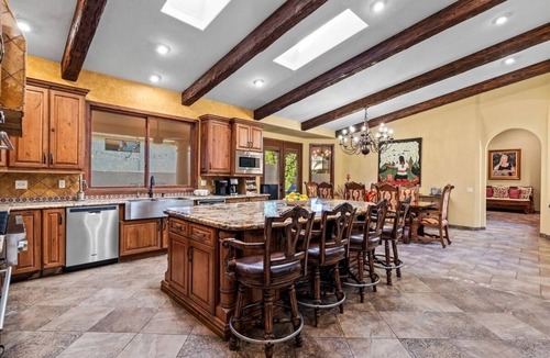 Thousand Palms House | HUGE LUX Estate, Pool/Spa, Pickleball, Sleeps 22! Date Grove Near Palm Springs