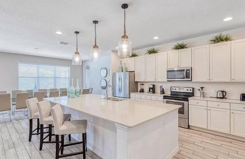 Loughman House | Huge, Popular Resort Villa 30+ Guests - Resort/Pool/Spa/Game Room/Near Disney!