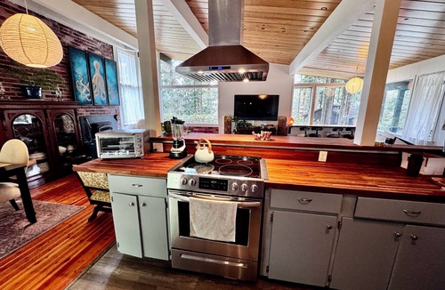 Jacoby Creek House | Humboldt Haven: Gorgeous Home for 13 w Gardens, Firepits, Forest & Bay Views