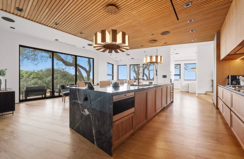 Beverly Hills Villa | Iconic Mulholland Drive Estate Panoramic LA Views, Pool & Total Privacy
