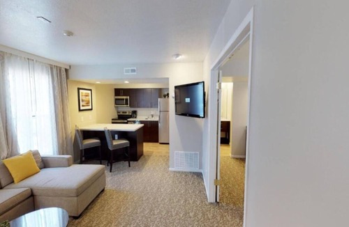 Newark Hotel | Ideal for Bay Area Explorations – Suite w/Free Breakfast
