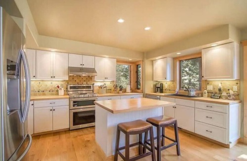 Tahoe Vista Cabin | Idlewood Oasis - Lake Tahoe Views, Private Hot Tub, Game Room, and Outdoor Living