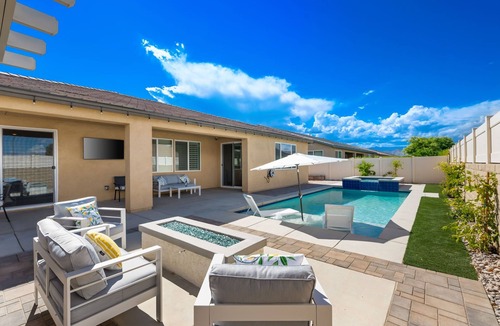 Indio House | Indio Spacious Entertaining Hideaway Pool Hot Tub