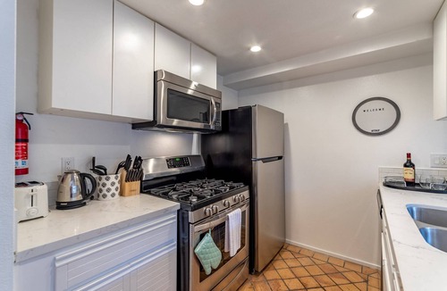 Hollywood House | Indoor Parking! Walk 2 Hollywood Blvd/Bowl