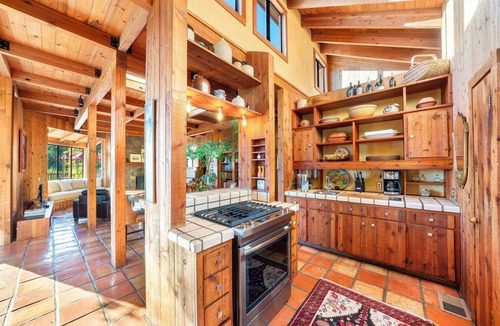 Sonoma House | Inn Wine Country - Pool/Spa. Views to The Bay. Near Sonoma Plaza. Ambiance plus!