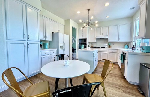 Roseville House | Insurance stay, 30+ stay, Pet stay, Next to walking Trail