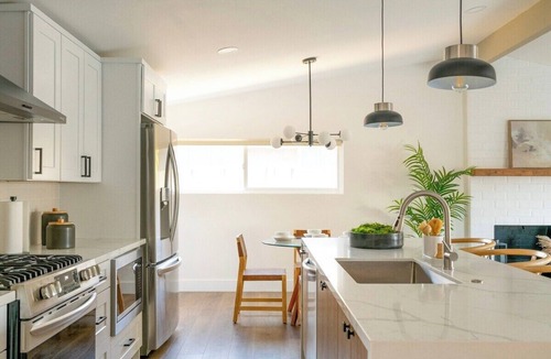 Serra Mesa House | Jacuzzi-Pool-BBQ-King Bed-Private Parking