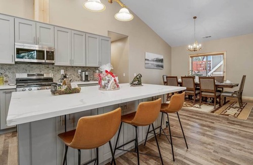 Big Bear City House | Just Grizzly-Modern-Elegant 3Bed-2bath-Pets OK