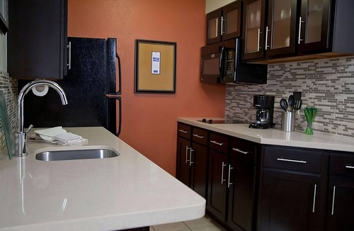 San Bruno Hotel | Just What You Were Looking For! Free Breakfast, Onsite Pool, Parking