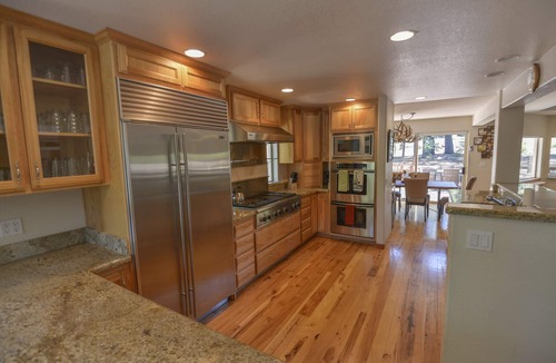 Truckee Cabin | Kantor's Hideout - Roomy Tahoe Donner Home with Private Hot Tub, Pool Table, Darts, Walk to Trails