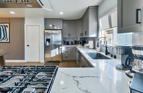 Sherwood Forest and Thistle Development House | Karaoke | Hot Tub | Mini Golf + Minutes to Disney