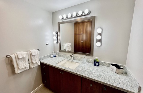 North Pacific Beach Apartment | Kate Sessions Park Large Private Entry Room