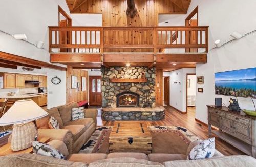 Ponderosa Palisades House | Keystone Lodge by Tahoe Getaways - 4BR near Downtown Truckee & Northstar!
