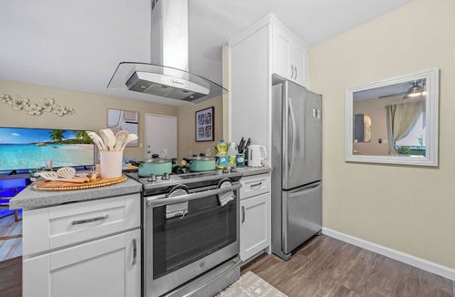 Mira Mesa Condo | King Bed, Pool, Hot Tub, 2 Parking, 2BR/1Bth in Mira Mesa