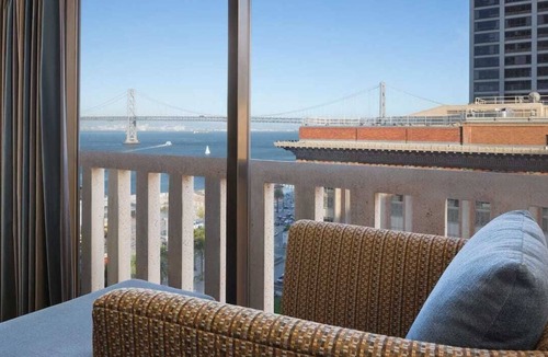 Financial District Hotel | King Room at a 4⭐️ Hotel