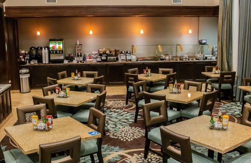 Milpitas Apartment | King Suite w/Full Kitchen & Pool | Free Breakfast