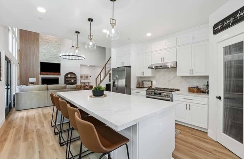 Shaver Lake Cabin | La Cabana Azul in Wildflower Community Luxurious Game Room EV Charger