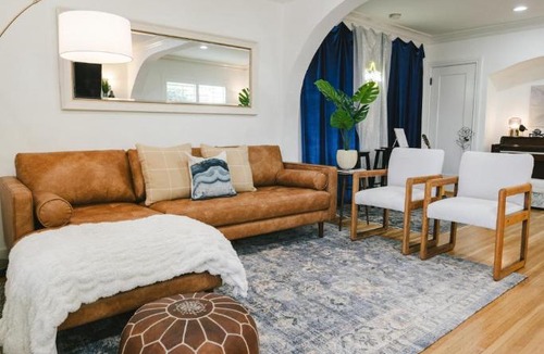 Somerset Apartment | LA Karaoke Fire Pit Ping-Pong Cowboy Pool