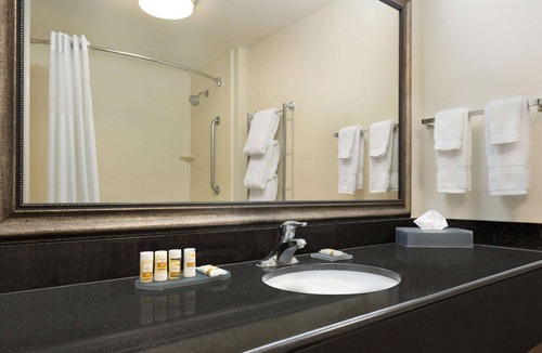 Fresno Hotel | La Quinta Inn & Suites by Wyndham Fresno Northwest